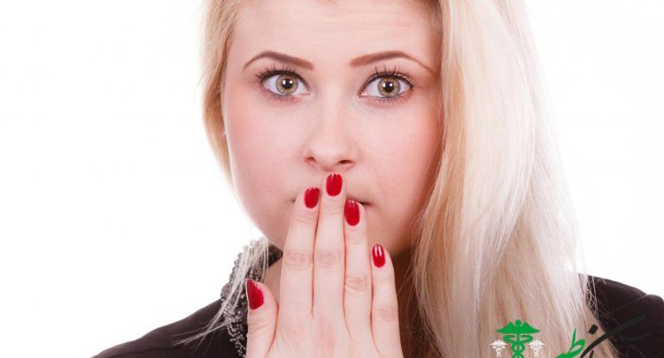 لکه‌های سیاه روی لب